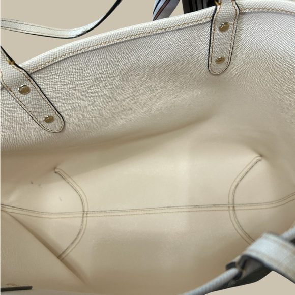 Coach Signature Reversible Tote, A special "Road Trip" New York City - Picture 12 of 13